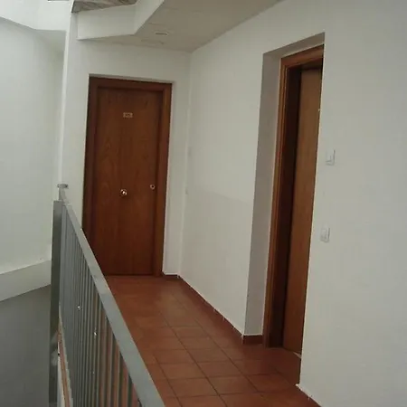 Ar Dosjoimi Hotell